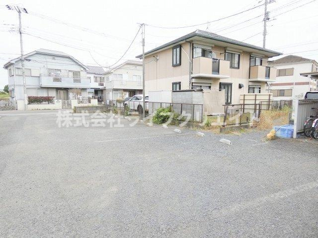 シャトルファームの駐車場