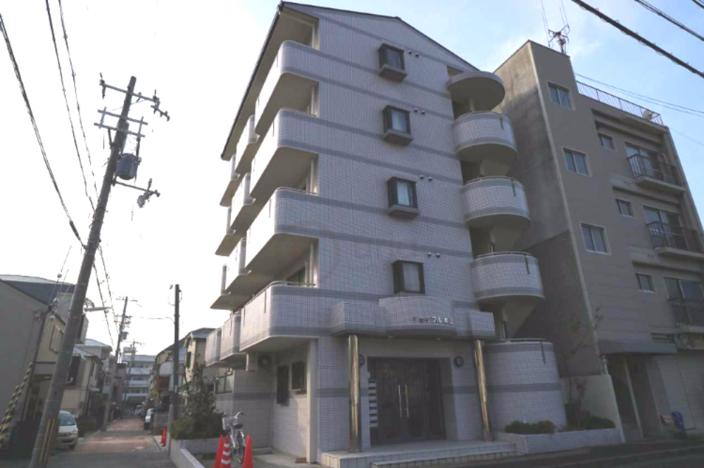 ジョイフル本山の外観