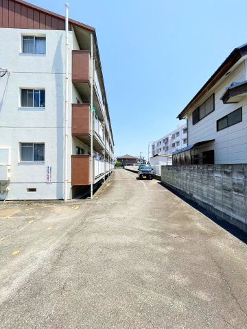 メゾンドールの駐車場