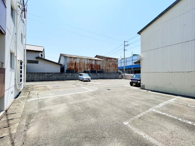 メゾンドールの駐車場