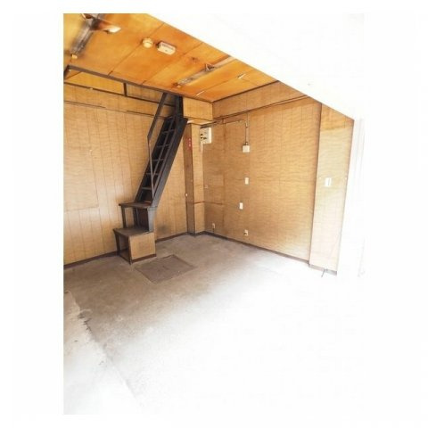 問屋町貸倉庫の内装