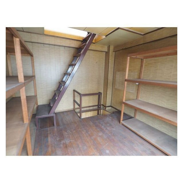 問屋町貸倉庫の内装