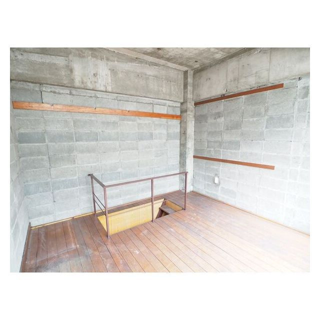 問屋町貸倉庫の内装