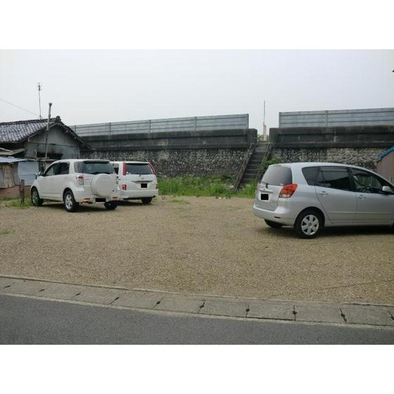 岐阜市長良の駐車場の外観