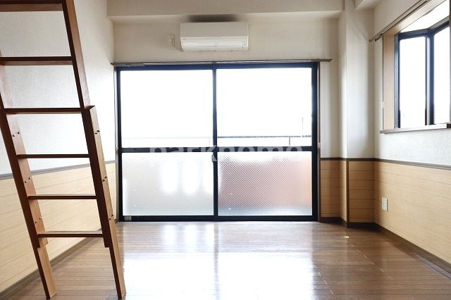 グローバルの洋室|落ち着いた色調の洋室です