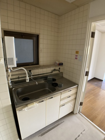 Fビルのキッチン|コンパクトなキッチンで掃除もラクラク