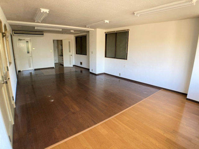 Fビルの内装|きれいな内装です