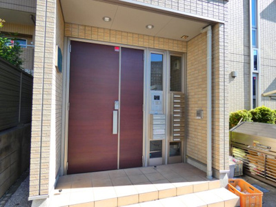 【エントランス】 | ドルフエンデ | 安心のTV付オートロック