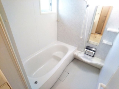 【浴室】 | ドルフエンデ | 足を伸ばしてゆったりできる一坪バス
もちろん追い焚き、浴室乾燥機完備してます