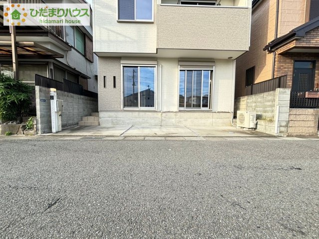 上尾市柏座4丁目　中古一戸建ての駐車場