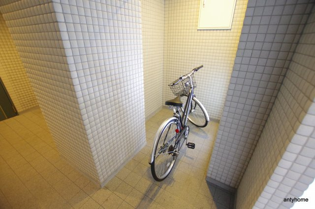 アースブルージュの駐車場