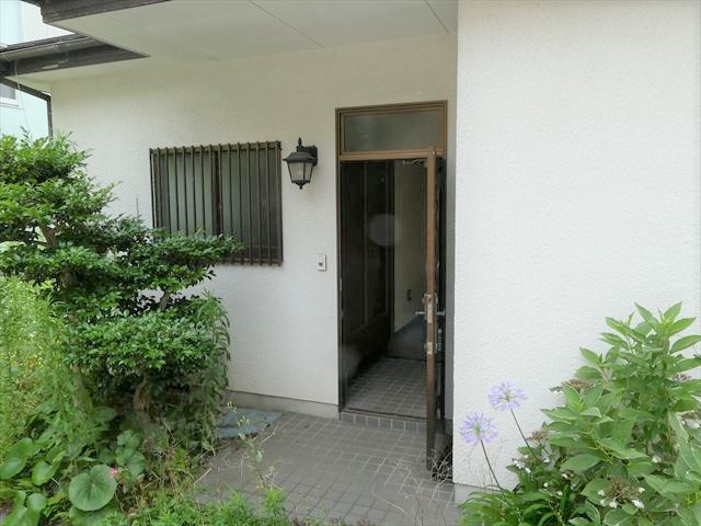 玖須美元和田　中古建ての玄関