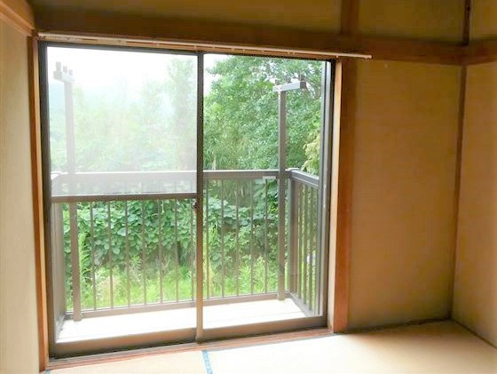 玖須美元和田　中古建ての和室|窓の外はバルコニー