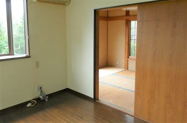 玖須美元和田　中古建ての内装|リビングダイニングから和室方向
