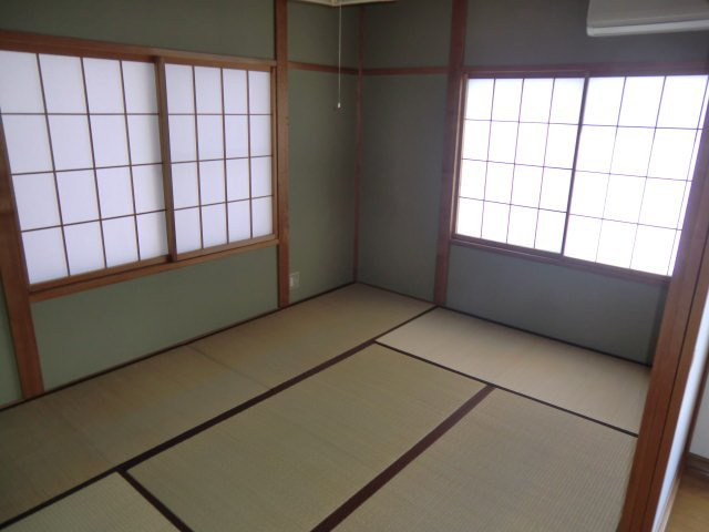 コーポウエストの和室