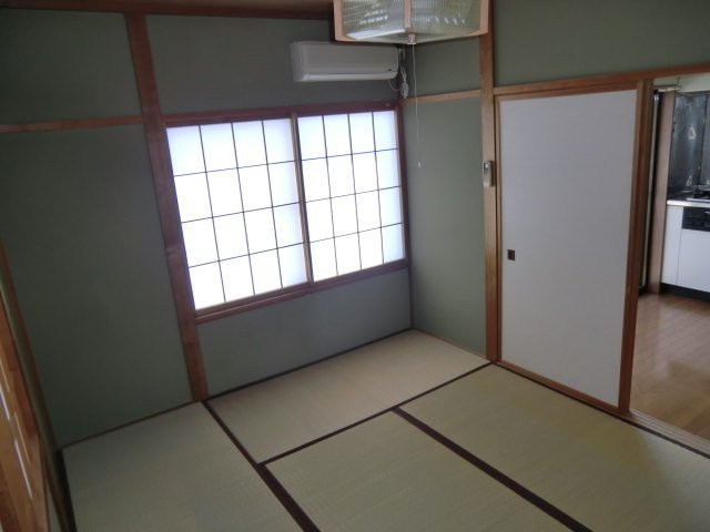 コーポウエストの和室