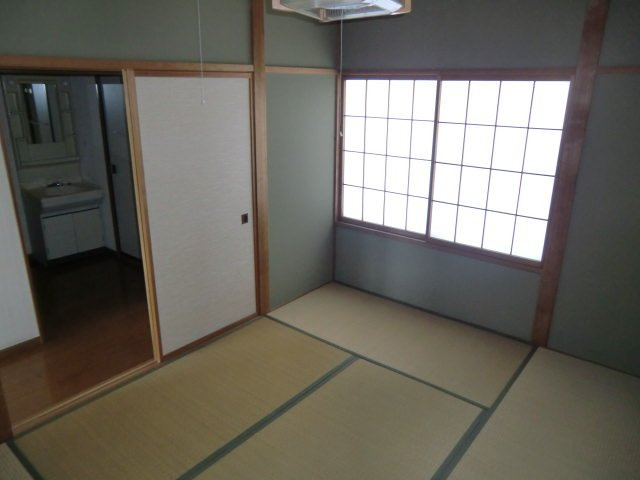 コーポウエストの和室