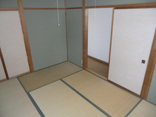 コーポウエストの和室