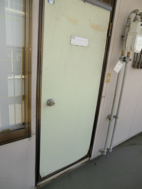 コーポウエストの玄関