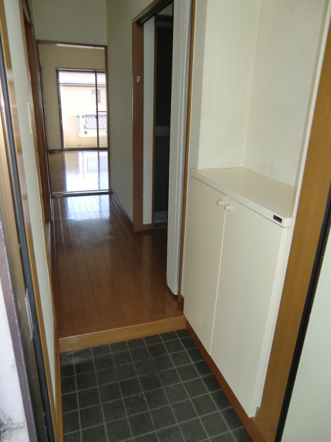 コーポウエストの玄関