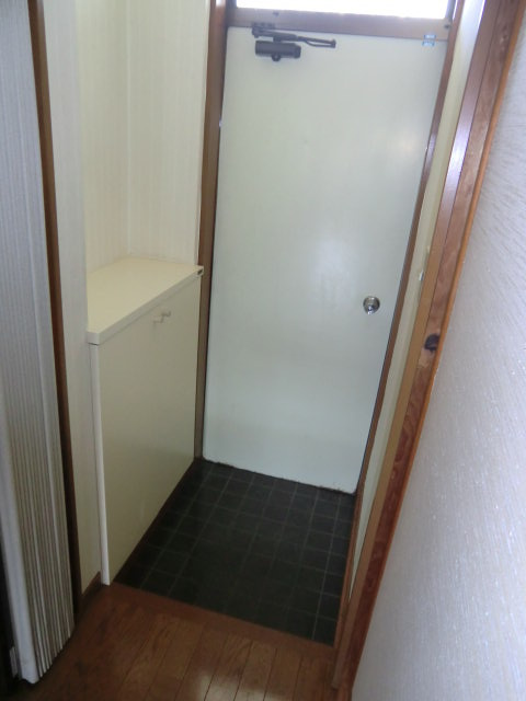 コーポウエストの玄関