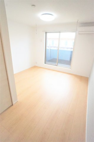 エスカイヤーⅨの居間・リビング|広い洋室はお勧めです