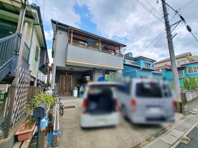 越谷市大間野町中古戸建て　南道路駐車3台可能♪の駐車場
