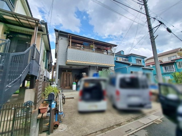 越谷市大間野町中古戸建て　南道路駐車3台可能♪