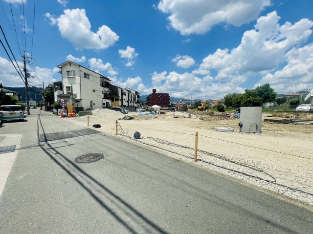 太秦袴田町　２号地の前面道路含む現地写真