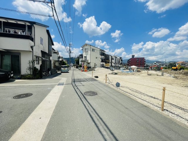 太秦袴田町　２号地の前面道路含む現地写真