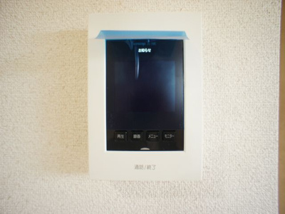 【セキュリティ】 | ガレージハウス栄町 | 訪問者の確認ができるTVドアホン付きです♪