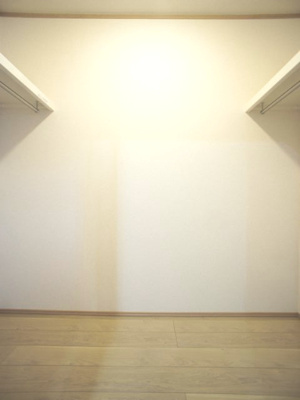 【収納】 | ガレージハウス栄町 | ウォークインクロゼット付きでお部屋はスッキリ♪