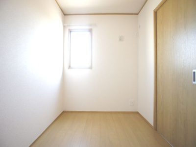 【寝室】 | ガレージハウス栄町 | 同施工会社同型タイプの別のお部屋です。※実際の完成とは異なる場合があります。