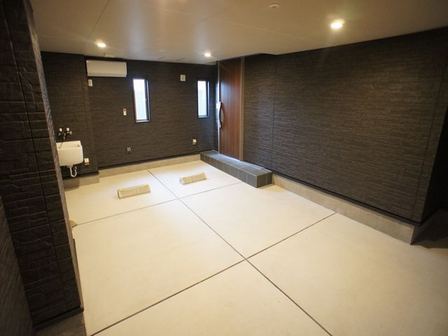 【駐車場】 | ガレージハウス栄町 | 屋内で駐車場が使用できます。
