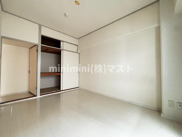 エクセルハイム川富の洋室