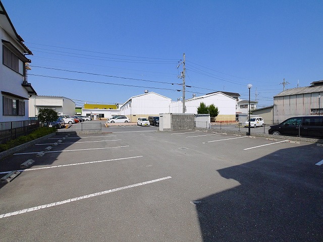 レオパレス大徳Ａの駐車場