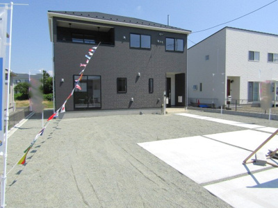 【駐車場】 | クレイドルガーデン　南アルプス市鏡中条第1　2号棟 | 駐車スペースもあります