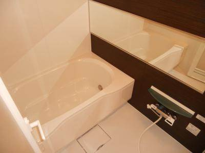 リヴェール綾堀川の浴室|追炊き機能付き