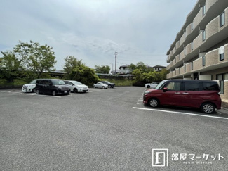 【駐車場】