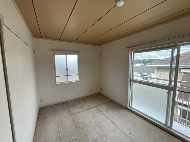 【和室】 | ヴィレッジ藤原台北町A棟 | バルコニーに出られます