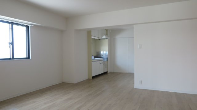 松屋レジデンスの居間・リビング