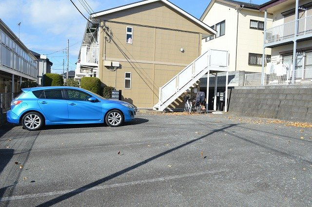 メゾンボヌールA棟の駐車場