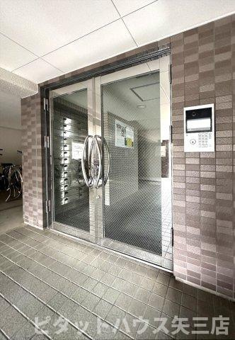 メゾン南昭和のエントランス|毎日通るエントランスはこのようになっています