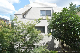 【展望】 | 即日のご見学も可能です！お気軽にお問い合わせください！
バルコニーの様子。ここからの眺めが、日々のストレスを発散してくれることでしょう。ちなみにバルコニーは専有部分ではなく「共用部分」の扱いです。
