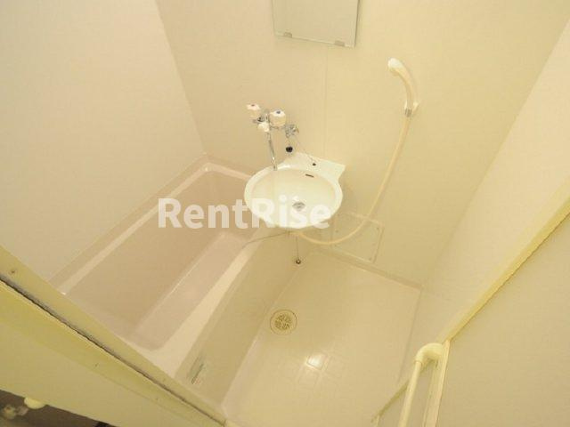 レオパレスｆｉｄａｒｅの浴室|雨の日に便利な浴室乾燥機能付き♪