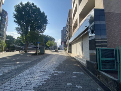 【周辺】 | ベガ・ポラール | 前面歩道