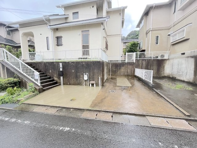 天拝坂４丁目戸建の駐車場