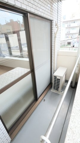 ミリオンコート久米川駅前のバルコニー