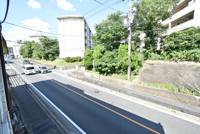 長岡京市滝ノ町2丁目　店舗付住宅の周辺|東南　前面道路