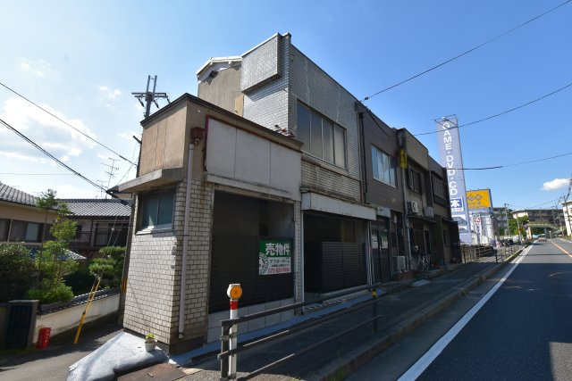 長岡京市滝ノ町2丁目　店舗付住宅